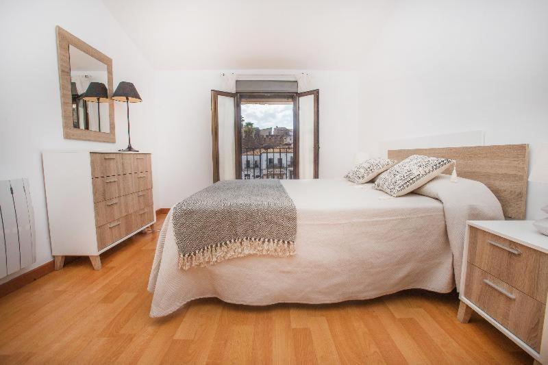 Apartamentos Soho Boutique Plaza Mayor Caces Стая снимка